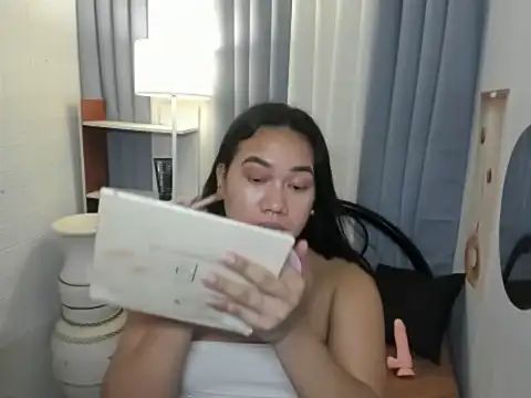 TsUncutKaren online show from November 25, 5:29 am