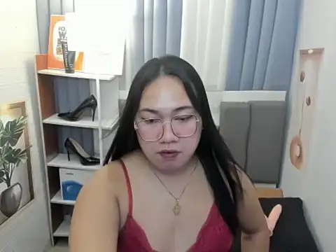 TsUncutKaren online show from December 17, 4:13 pm