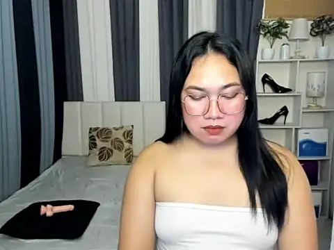 TsUncutKaren online show from March 3, 5:46 am