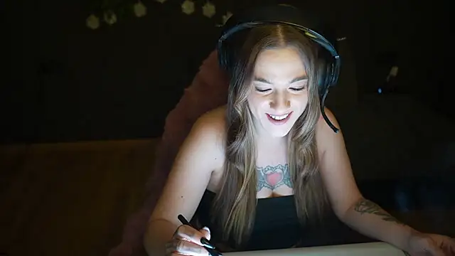 Luna Lynn online show from January 9, 11:39 pm