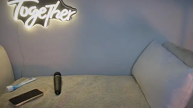 Snapshot of Petite36 chatting on November 28, 4:48 am Petite36 online show from November 28, 4:48 am