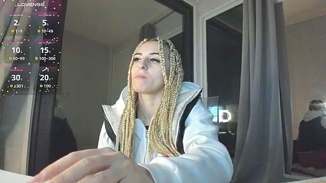 Snapshot of Ella_Vee chatting on October 25, 3:03 am Ella Vee online show from October 25, 3:03 am