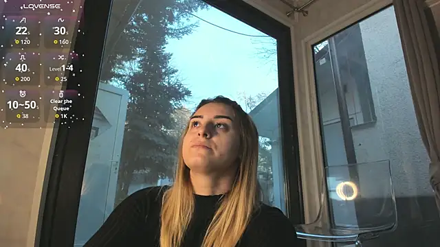 Snapshot of Ella_Vee chatting on November 25, 5:40 am Ella Vee online show from November 25, 5:40 am