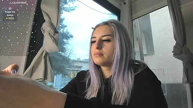 Ella Vee online show from February 15, 6:32 am