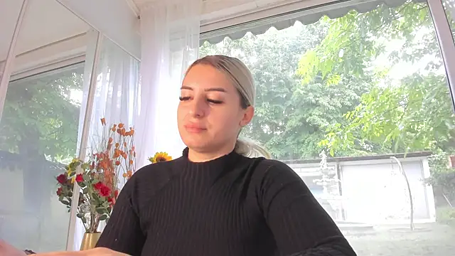 Snapshot of Ella_Vee chatting on May 22, 5:36 am Ella Vee online show from May 22, 5:36 am