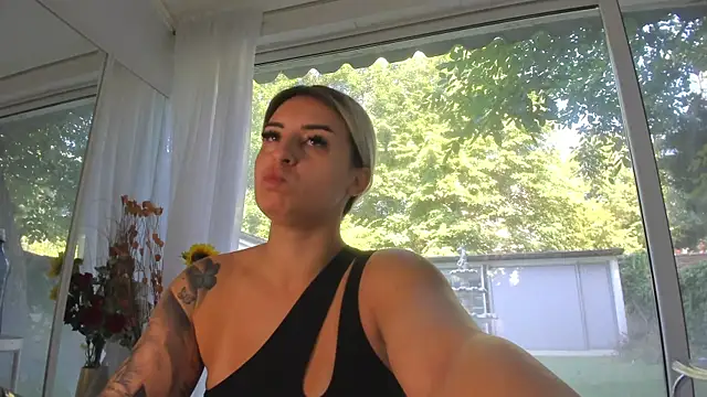 Ella Vee online show from July 10, 6:17 am
