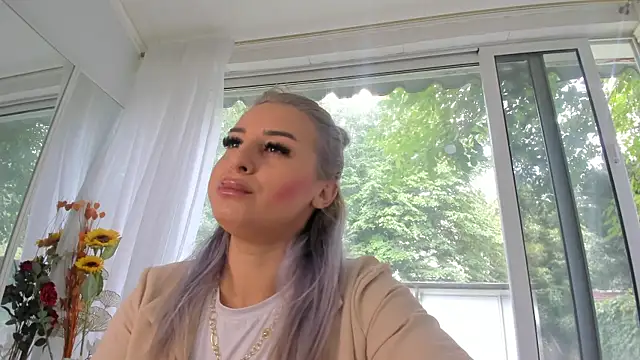 Ella Vee online show from July 23, 5:38 am