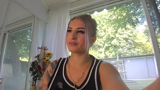 Ella Vee online show from July 24, 6:22 am