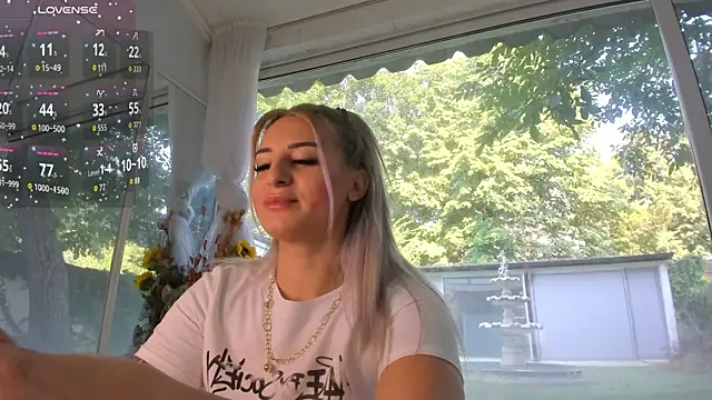 Ella Vee online show from August 8, 6:26 am