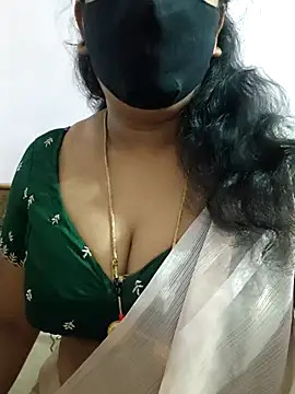 luci-queen online show from May 18, 7:31 pm