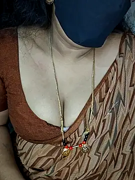 luci-queen online show from May 19, 7:42 pm