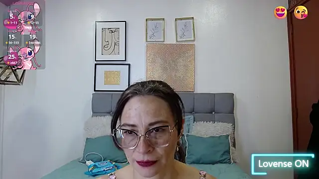  naomi s online show from November 26, 1:56 pm