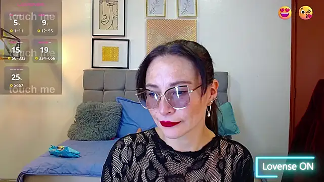  naomi s online show from April 12, 1:27 pm