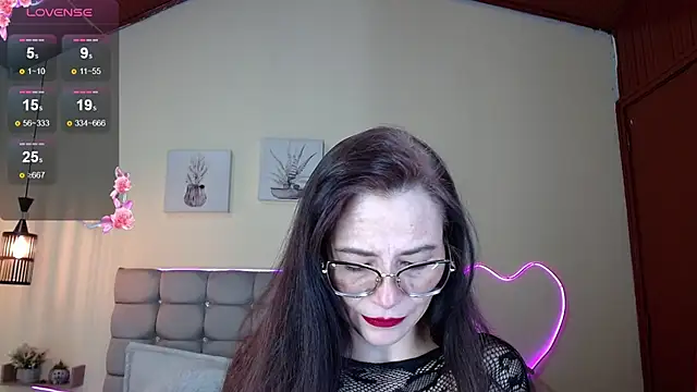 Snapshot of _naomi_s chatting on June 23, 1:31 pm naomi s online show from June 23, 1:31 pm