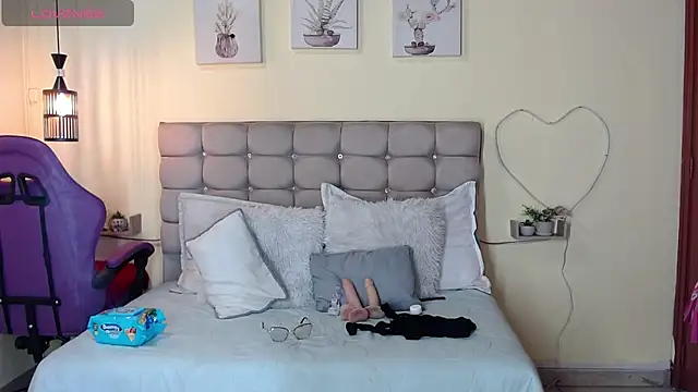 Snapshot of _naomi_s chatting on June 27, 1:17 pm naomi s online show from June 27, 1:17 pm