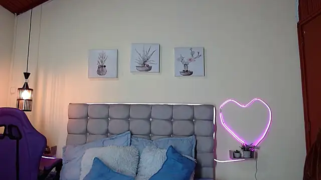 Snapshot of _naomi_s chatting on July 11, 1:47 pm naomi s online show from July 11, 1:47 pm