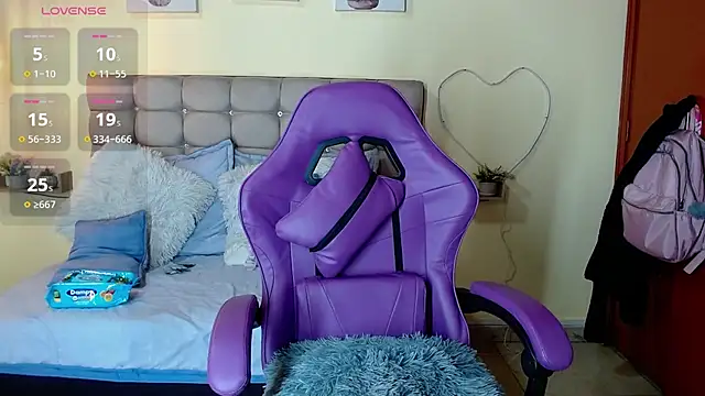 Snapshot of _naomi_s chatting on July 12, 1:57 pm naomi s online show from July 12, 1:57 pm