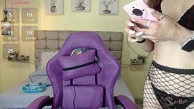 Snapshot of _naomi_s chatting on July 22, 1:25 pm naomi s online show from July 22, 1:25 pm