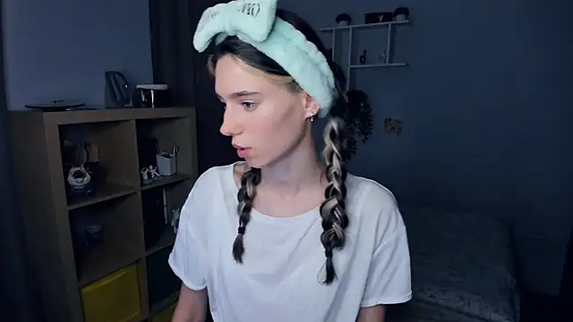 AntonettaTarring online show from September 11, 7:30 am