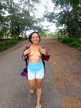 Snapshot of charlotte_dante212 chatting on December 13, 9:09 pm charlotte dante212 online show from December 13, 9:09 pm