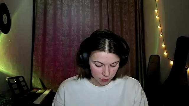 CutieAnny online show from February 18, 5:20 pm