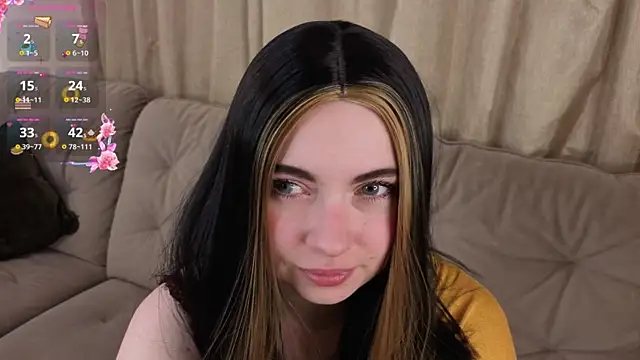 Snapshot of EvaBlimey chatting on December 14, 9:47 am EvaBlimey online show from December 14, 9:47 am