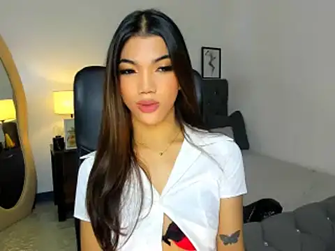 Snapshot of CassieSommereux chatting on November 16, 5:51 pm CassieSommereux online show from November 16, 5:51 pm