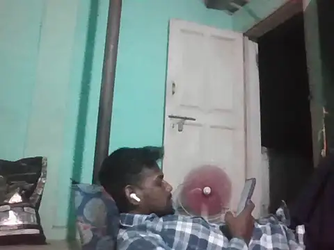Snapshot of Tamilgud23 chatting on May 18, 5:19 pm Tamilgud23 online show from May 18, 5:19 pm