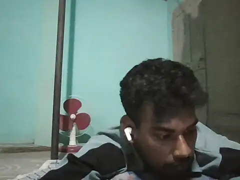 Snapshot of Tamilgud23 chatting on May 29, 12:52 am Tamilgud23 online show from May 29, 12:52 am