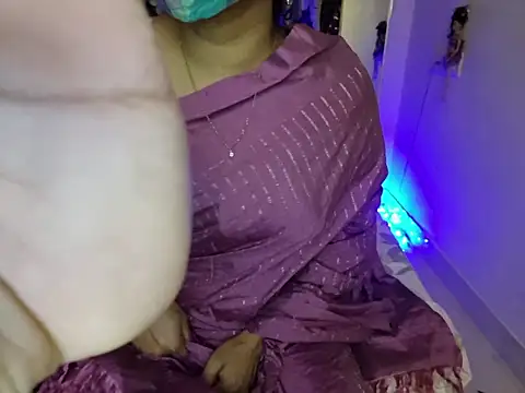 Snapshot of hot_spicey chatting on May 17, 4:58 pm hot spicey online show from May 17, 4:58 pm