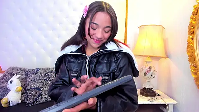 Manelyk evanss  online show from October 21, 11:00 am