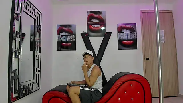 Snapshot of GRETTY_BOYS chatting on November 28, 1:41 am GRETTY BOYS online show from November 28, 1:41 am