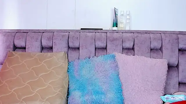 Alexa-Hunter online show from February 7, 8:12 pm