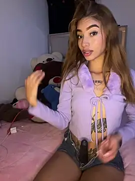 Snapshot of Sophia_Queen03 chatting on February 1, 3:49 am Sophia Queen03 online show from February 1, 3:49 am