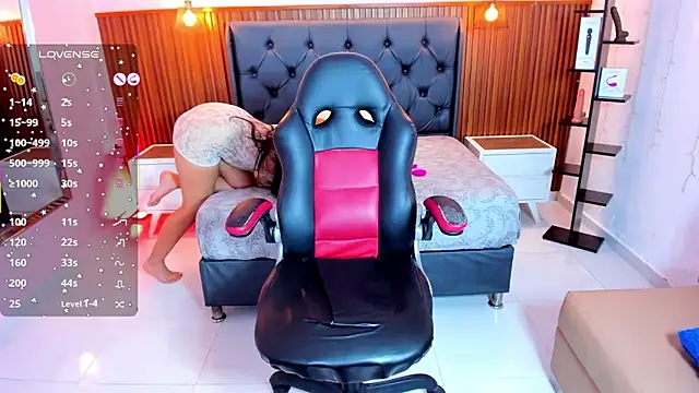 Snapshot of ladymercury1 chatting on January 6, 7:17 pm ladymercury1 online show from January 6, 7:17 pm