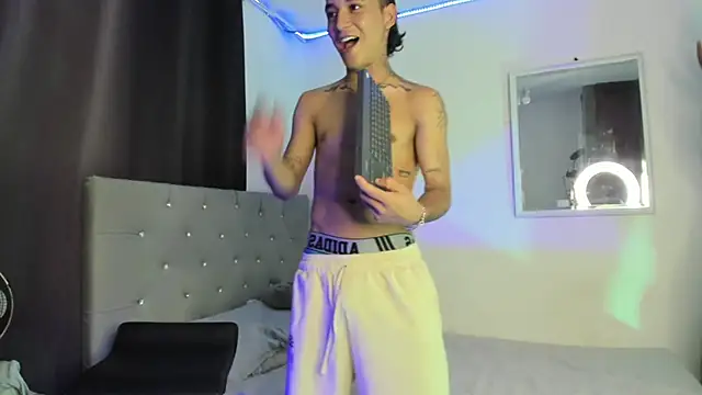 Snapshot of twinkDuohot chatting on January 16, 6:39 am twinkDuohot online show from January 16, 6:39 am