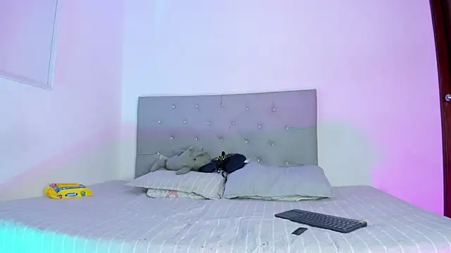 Snapshot of twinkDuohot chatting on February 17, 12:29 am twinkDuohot online show from February 17, 12:29 am