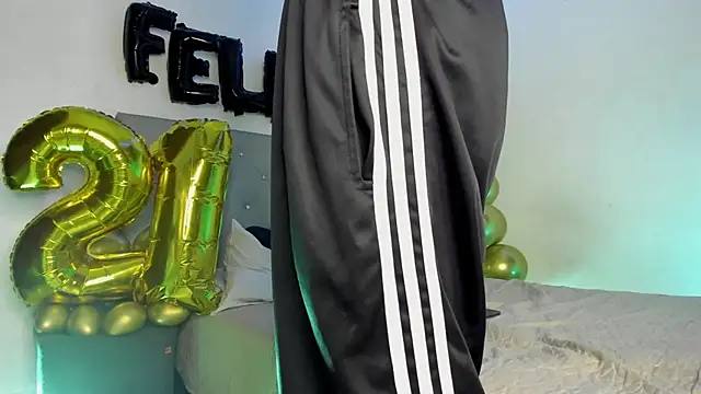 Snapshot of twinkDuohot chatting on March 6, 1:07 pm twinkDuohot online show from March 6, 1:07 pm