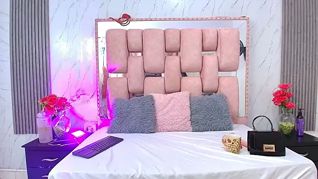 Snapshot of SofiaSommers chatting on November 26, 7:37 pm SofiaSommers online show from November 26, 7:37 pm