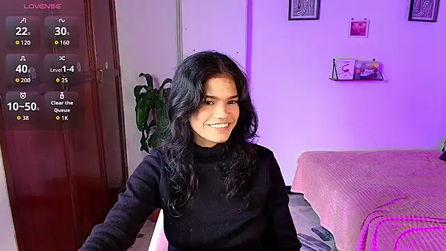 Snapshot of emycarver09 chatting on October 25, 12:02 pm emycarver09 online show from October 25, 12:02 pm