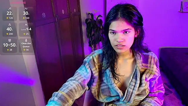 Snapshot of emycarver09 chatting on October 26, 1:44 am emycarver09 online show from October 26, 1:44 am