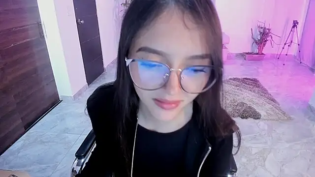Snapshot of bella_fox_1 chatting on July 6, 1:52 pm bella fox 1 online show from July 6, 1:52 pm