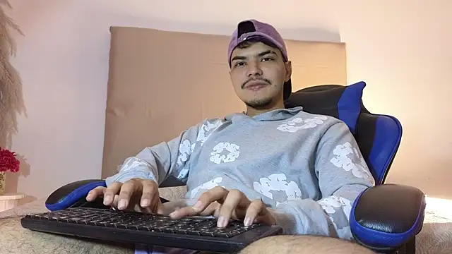 Snapshot of Snowlann chatting on November 5, 2:22 am Snowlann online show from November 5, 2:22 am