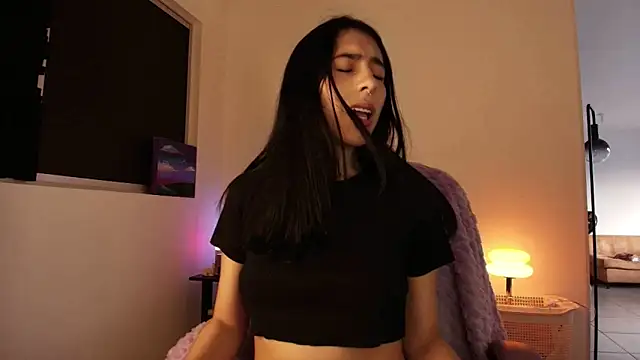 Snapshot of violethun_ chatting on October 19, 10:49 am violethun online show from October 19, 10:49 am