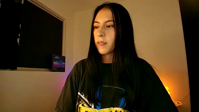 Snapshot of violethun_ chatting on December 15, 4:50 am violethun online show from December 15, 4:50 am