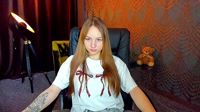 Snapshot of MilaAddams chatting on July 2, 5:35 am MilaAddams online show from July 2, 5:35 am