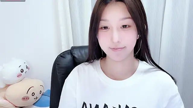 Snapshot of Winnie666- chatting on December 15, 5:17 pm Winnie666- online show from December 15, 5:17 pm