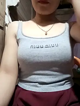 LucyyLy online show from April 18, 1:48 pm