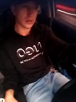 Snapshot of DebutingPathway chatting on December 18, 11:16 am DebutingPathway online show from December 18, 11:16 am