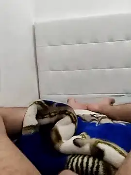 Snapshot of Yazaza1999 chatting on October 18, 1:34 pm Yazaza1999 online show from October 18, 1:34 pm